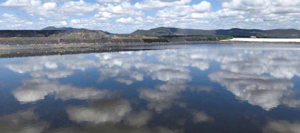 LonaxGeo - Aplicações: Geomembrana LonaxGeo presente no reservatório para contenção de rejeitos Vanádio de Maracás